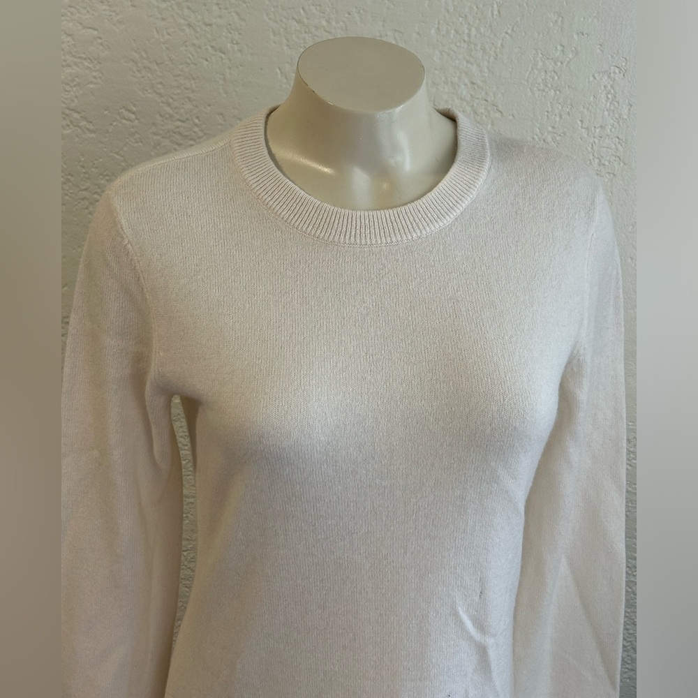 SAKS FIFTH AVENUE Ivory 100% Cashmere Tunic SM NWT as is -holes , easy to fix - Picture 4 of 13